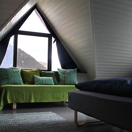 Solbakki Guest House Flateyri Bagian luar foto