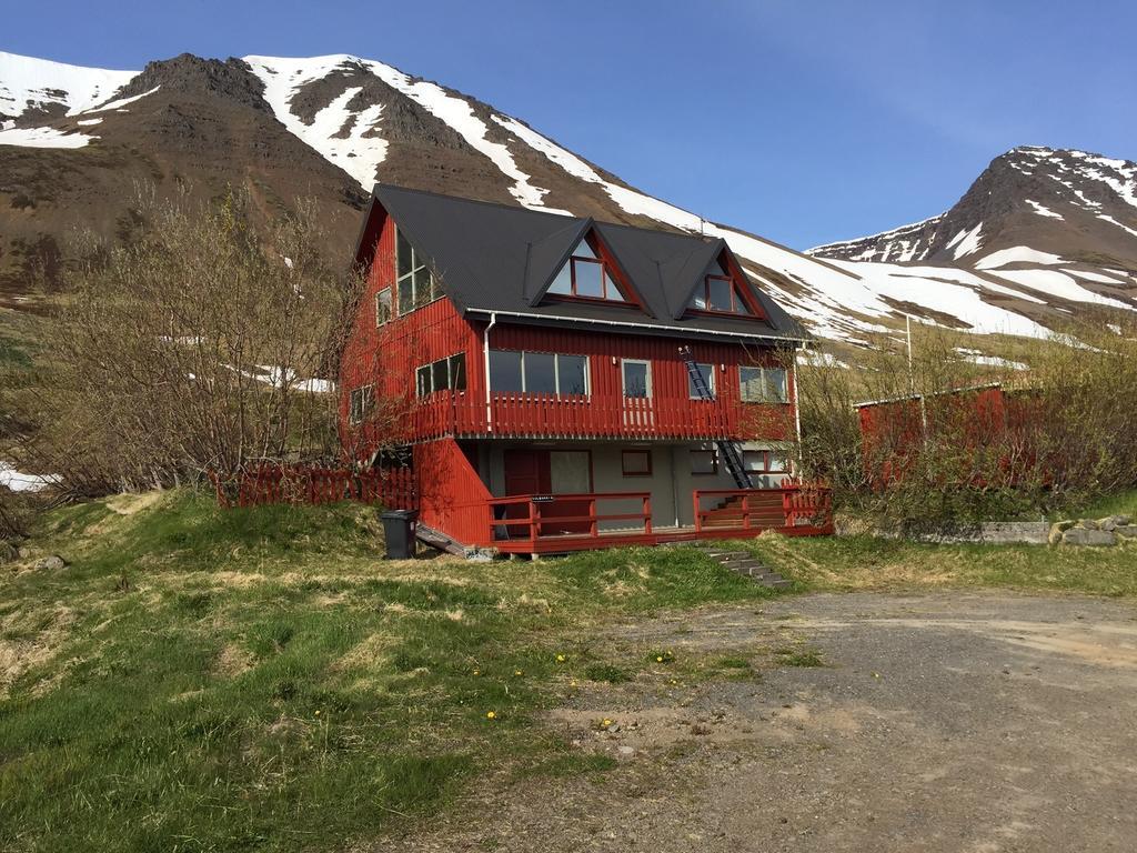 Solbakki Guest House Flateyri Bagian luar foto