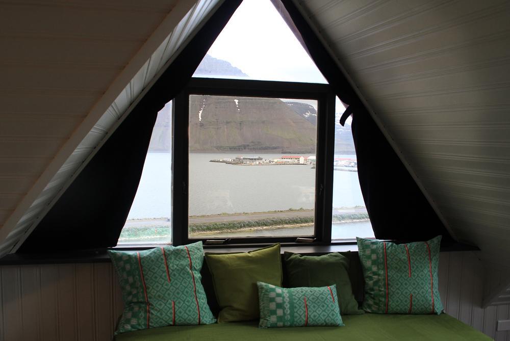 Solbakki Guest House Flateyri Bagian luar foto